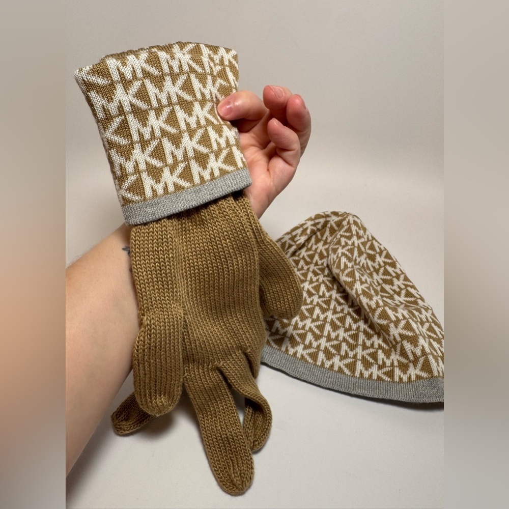Michael Kors Matching Hat & Gloves Set Brown Gold White Monogram Winter Fashion - Picture 3 of 7